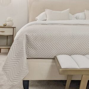 Hugo Ivory Quilted Bedspread